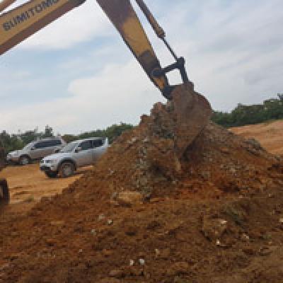 Pengambilan Tanah Dolomit Bahan Keramik